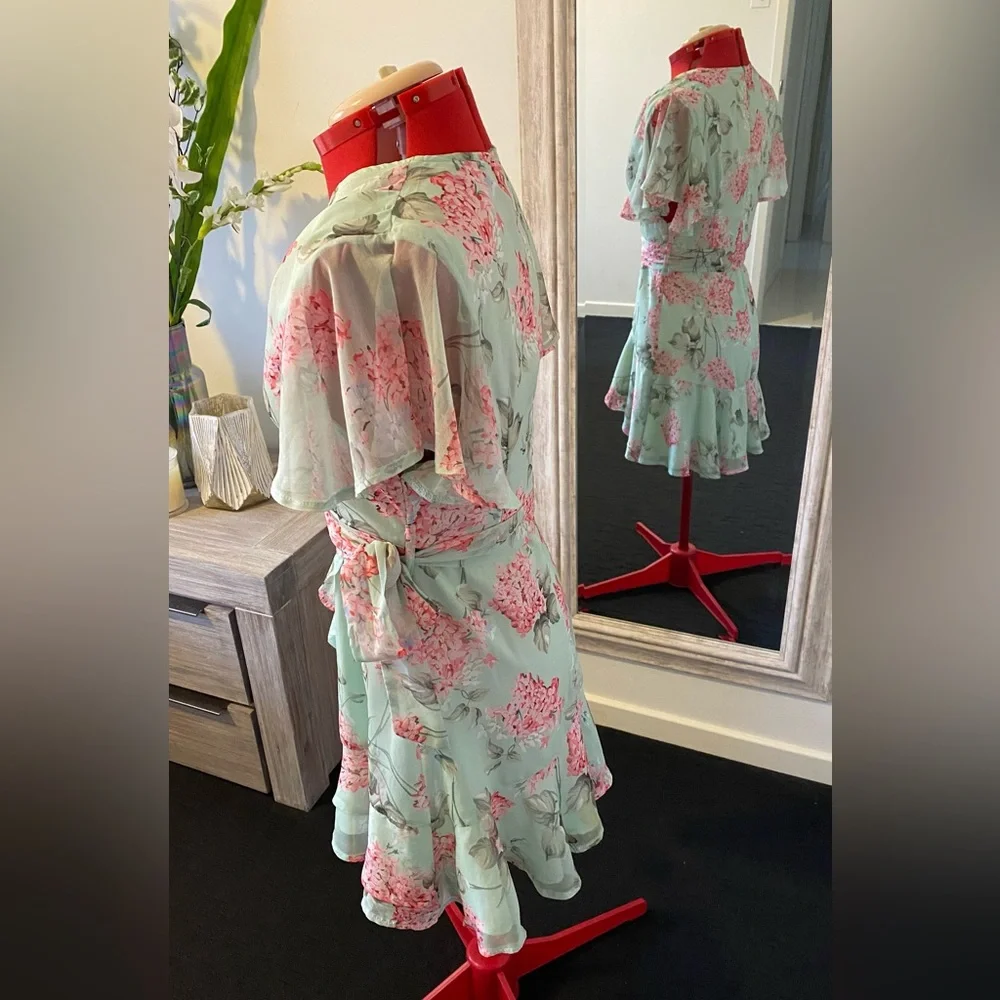 Size 12 - SAINTS + SECRETS Minty floral floaty mini dress - Picture 10 of 15